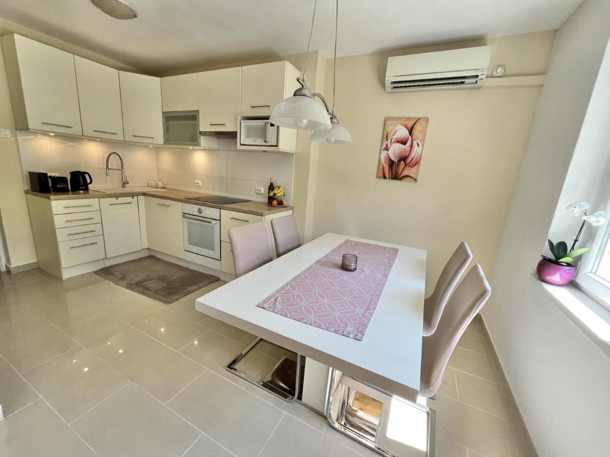 Luxury Apartment Lolipop Split Exterior photo